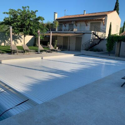 Volet roulant piscine immergé