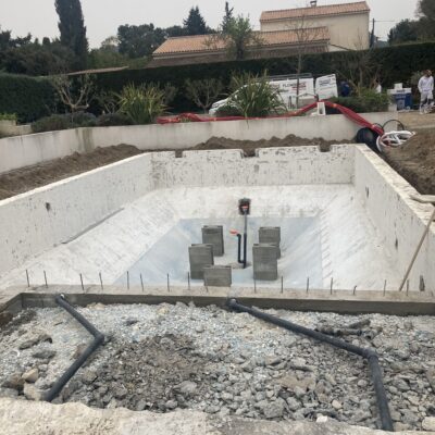 Préparation de la plage piscine