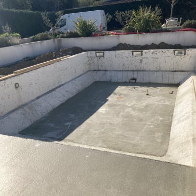 Coulage du fond de la piscine et de la plage